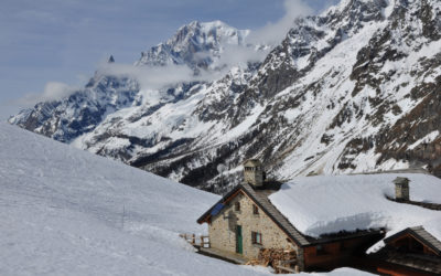 DALLA VAL FERRET AL RIFUGIO BONATTI (MONTE BIANCO, VALLE D’AOSTA)