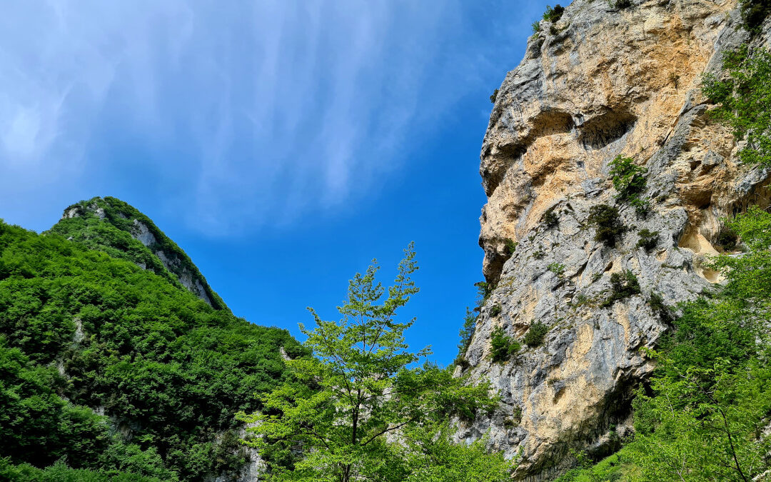 DA PENNAPIEDIMONTE ALLA VALLE DELL’AVELLO (PARCO DELLA MAIELLA, ABRUZZO)