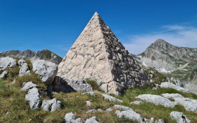 DA CAMPO IMPERATORE AL MONTE AQUILA, AL RIFUGIO GARIBALDI E ALLA PORTELLA