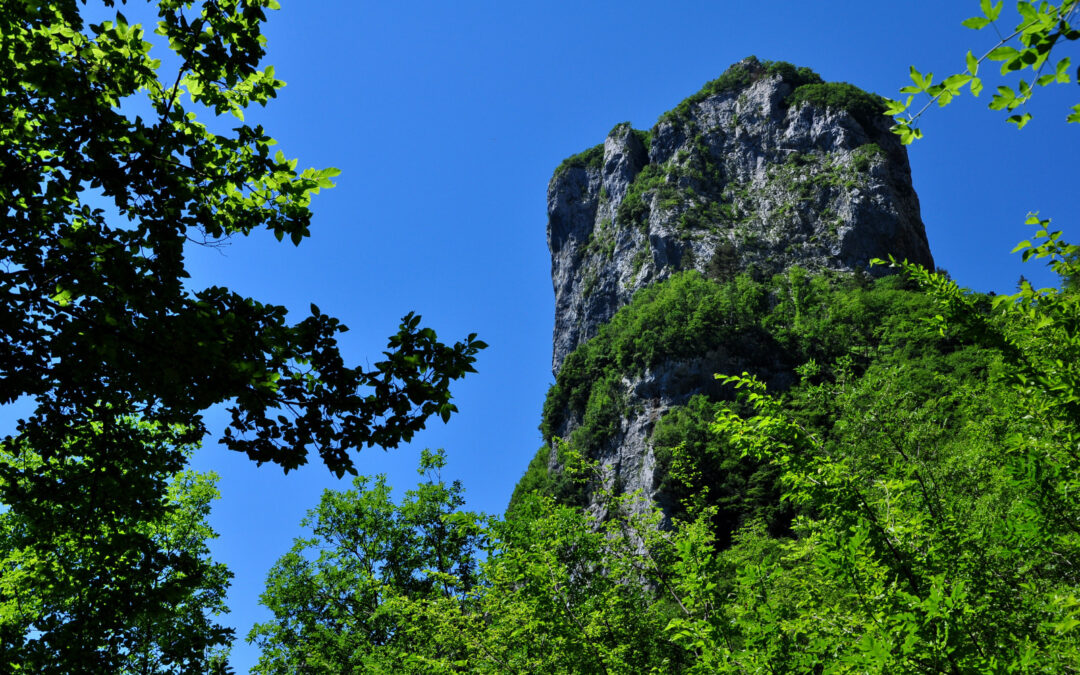 IL RIFUGIO FORTE DEI MARMI, AI PIEDI DEL PROCINTO (ALPI APUANE, TOSCANA)