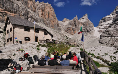 DAL PASSO DEL GROSTE’ AI RIFUGI SELLA E TUCKETT (DOLOMITI DI BRENTA, TRENTINO)