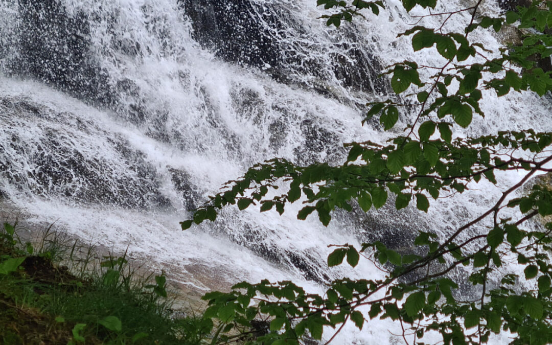 LA VALLE DELLE CENTO CASCATE (O CENTO FONTI, MONTI DELLA LAGA, ABRUZZO)