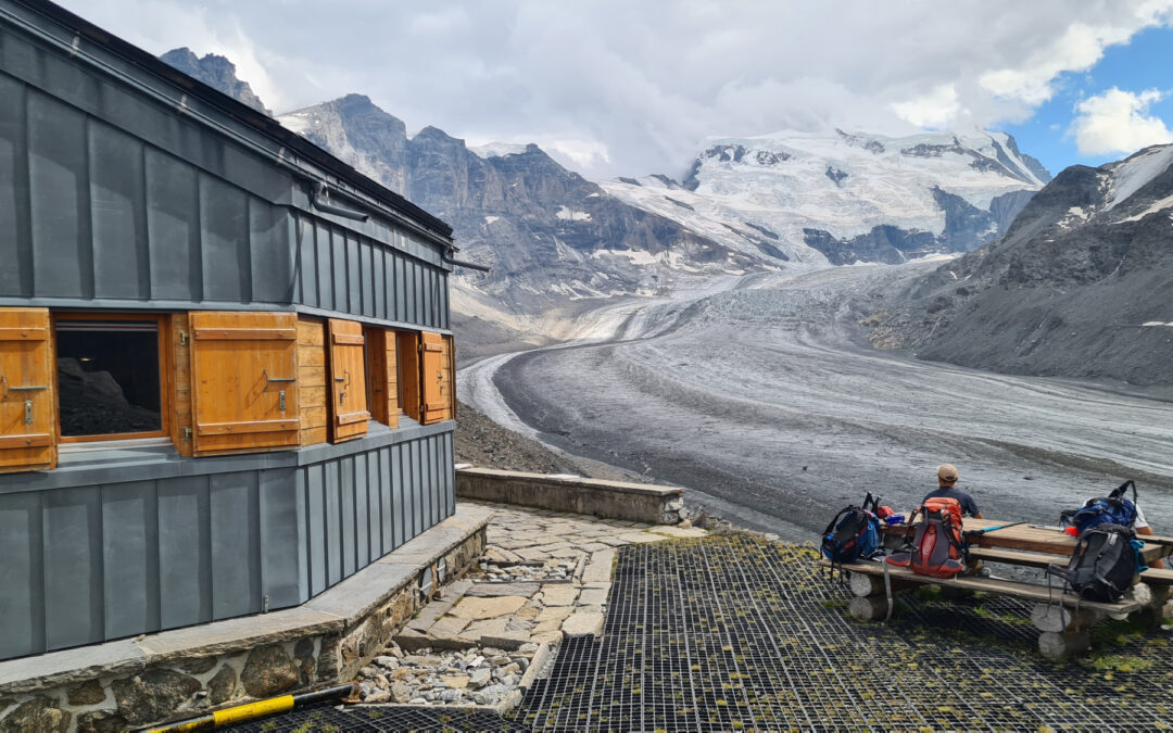 LA CABANE DE PANOSSIÈRE, AI PIEDI DEL GRAND COMBIN (ALPI PENNINE, SVIZZERA)