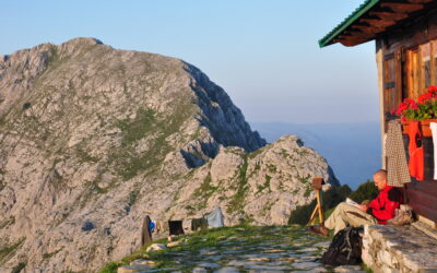 L’ANELLO DELLA PANIA DELLA CROCE E DEI RIFUGI (PARCO DELLE APUANE, TOSCANA)