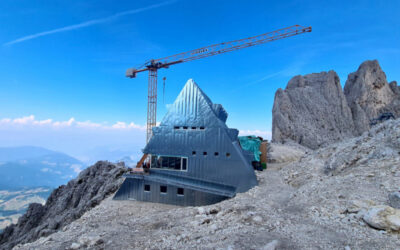 ECOMOSTRO O GIOIELLO? IL CONTESTATO RIFUGIO DI PASSO SANTNER PREMIATO IN UN CONGRESSO DI ARCHITETTURA