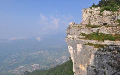 IL SALTO DEI GRANATIERI E IL MONTE CENGIO  (ALTOPIANO DI ASIAGO, VENETO)